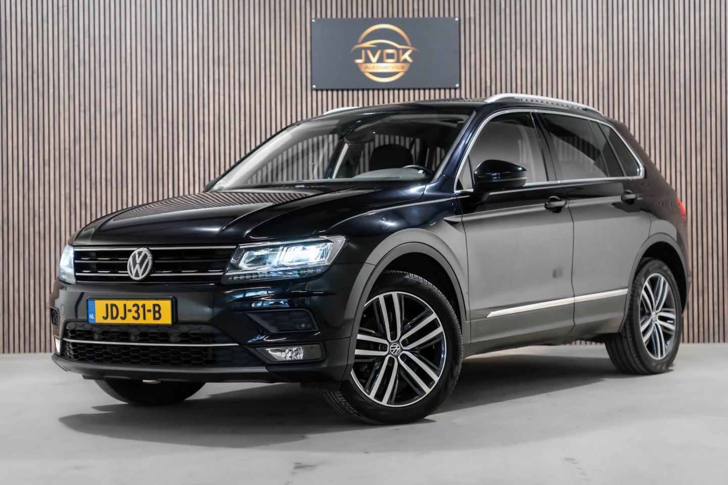 Volkswagen Tiguan - 2.0 TSI 4Motion Highline DSG PANO LED CAMERA - AutoWereld.nl