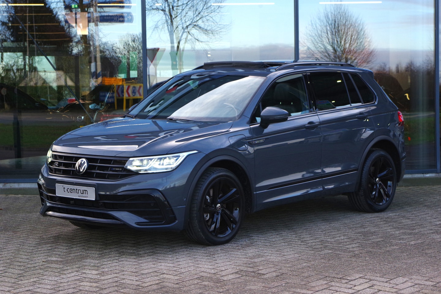 Volkswagen Tiguan - 1.4 TSI 245 PK eHybrid R-Line Business PHEV, Panoramdak, Carplay, Adap. Cruise Control - AutoWereld.nl