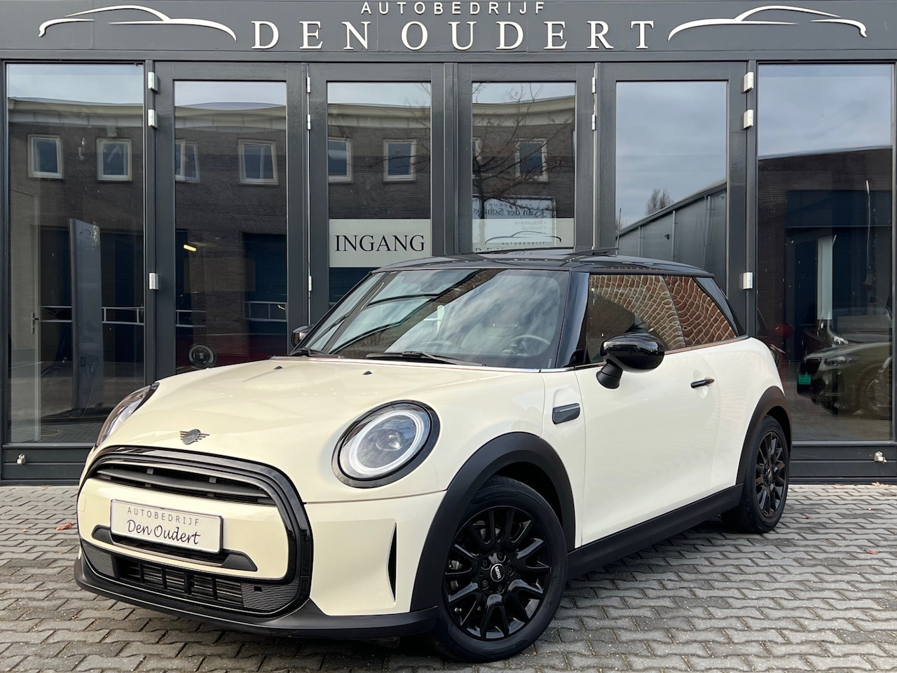 MINI Cooper - Mini 1.5 Classic Aut. PANO / CARPLAY / LEER / LED 2022 - AutoWereld.nl