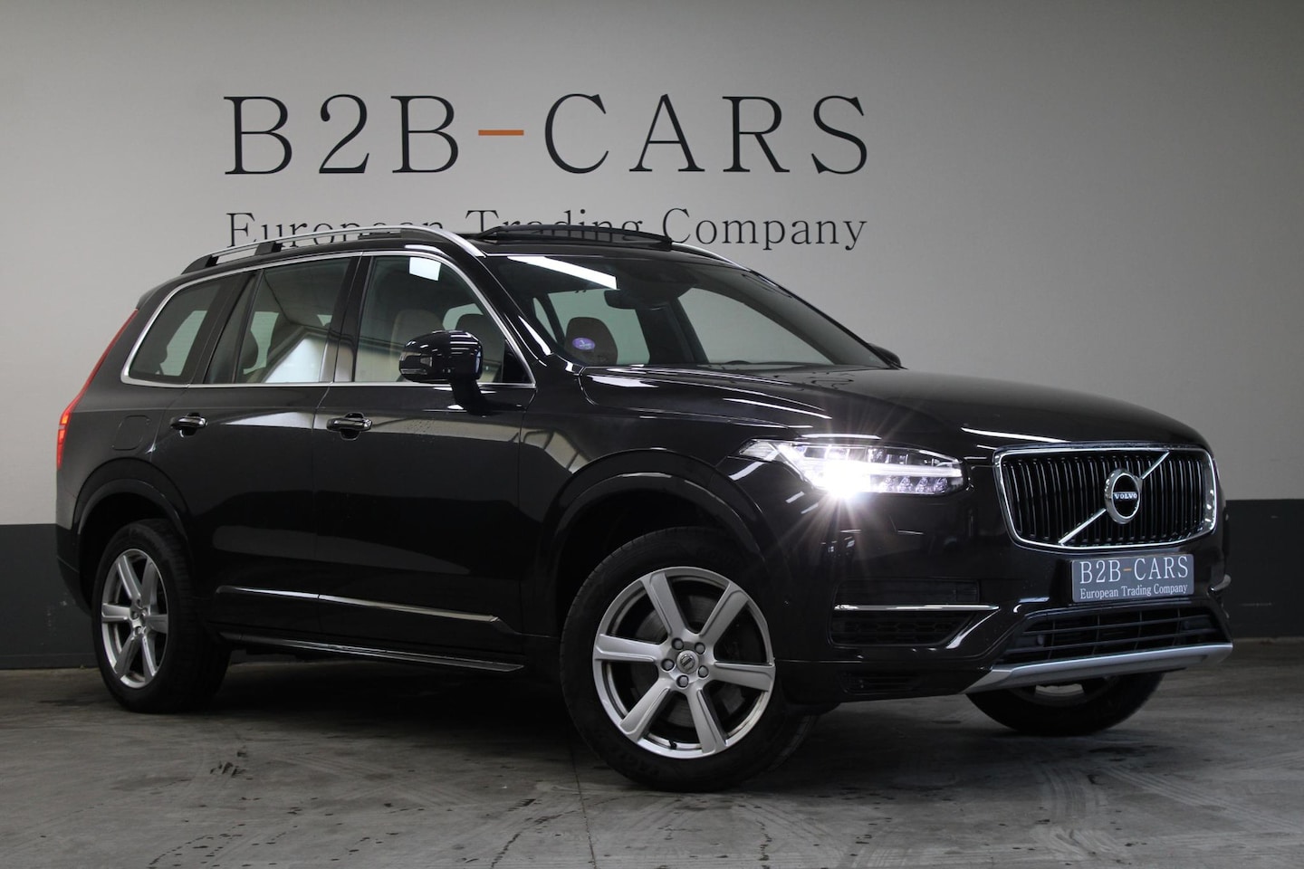 Volvo XC90 - 2.0 T8 Twin Engine AWD 7 Zitter - Panoramadak - Lederen bekleding - AutoWereld.nl