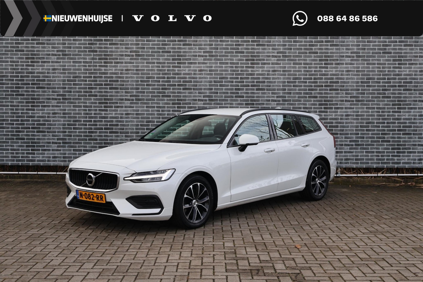 Volvo V60 - 2.0 B3 Core | Cruise Control | Navigatie | Apple CarPlay & Android Auto | Parkeercamera | - AutoWereld.nl