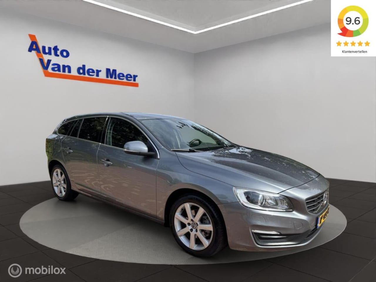 Volvo V60 - 1.5 T3 Kinetic / Navigatie / Half leder / Etc.. - AutoWereld.nl