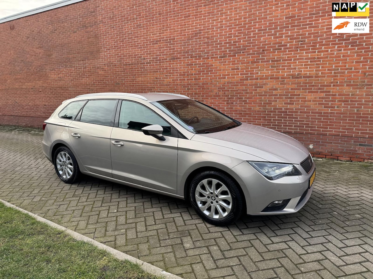 SEAT Leon ST - 1.6 TDI Style Business Navi Clima Cruise Pdc - AutoWereld.nl