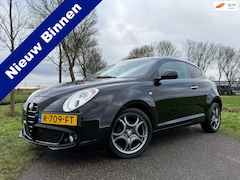 Alfa Romeo MiTo - 1.4 Distinctive | Pack Sport | Apple CarPlay/Android Auto | 17" Velgen | DNA | Airco | PDC