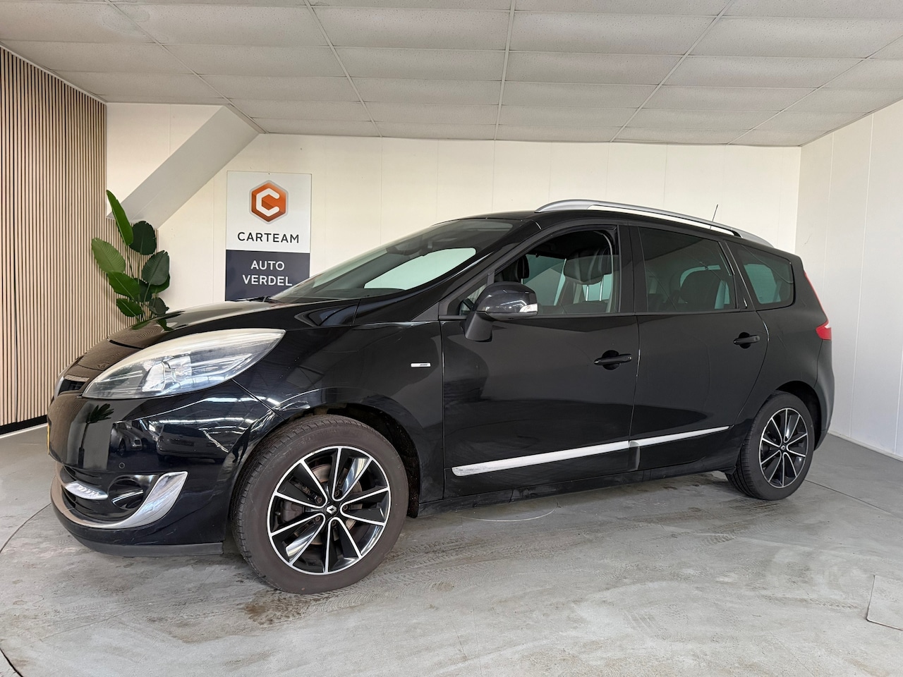 Renault Grand Scénic - 1.2 TCe Bose 7p. Airco, Navigatie, LMV, Trekhaak - AutoWereld.nl