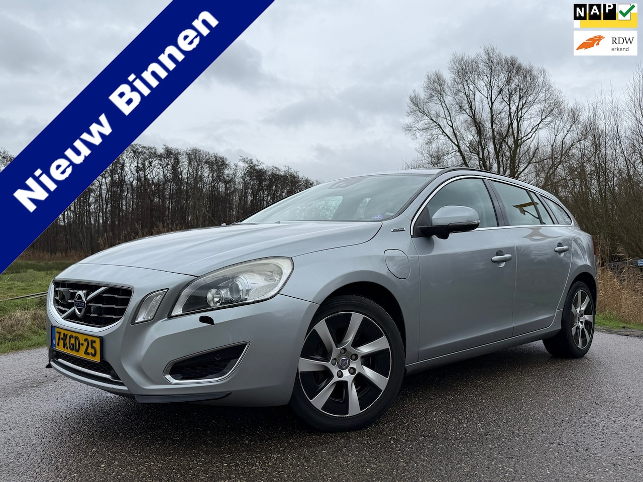 Volvo V60 - 2.4 D6 AWD Plug-In Hybrid Summum Automaat | Schuif-/Kanteldak | Leder | Navi | 17" Velen | - AutoWereld.nl