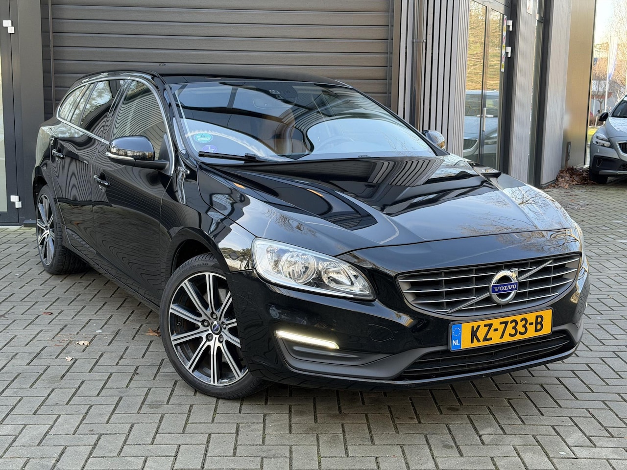 Volvo V60 - 2.4 D5 Twin Engine Lease Edition 2.4 D5 Twin Engine Lease Edition - AutoWereld.nl