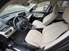 BMW X1 - sDrive 2.0i 192pk autom ecc, beigeleer, lmv, navi, led, chroom, dglas, camera