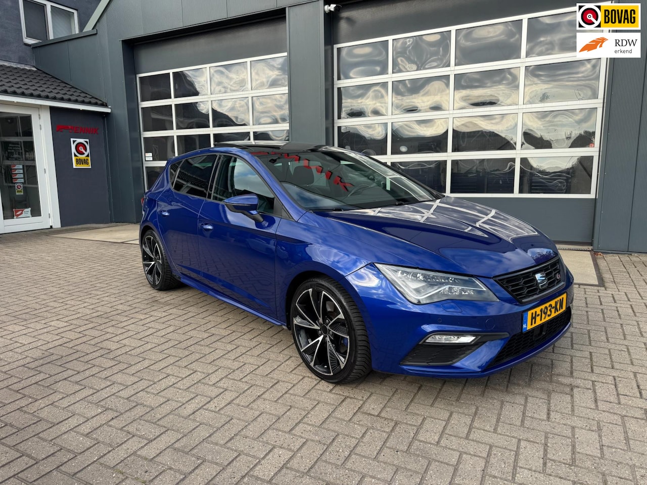 SEAT Leon - 2.0 TDI FR Business Intense / Pano / Lane / sound / Full Options . - AutoWereld.nl