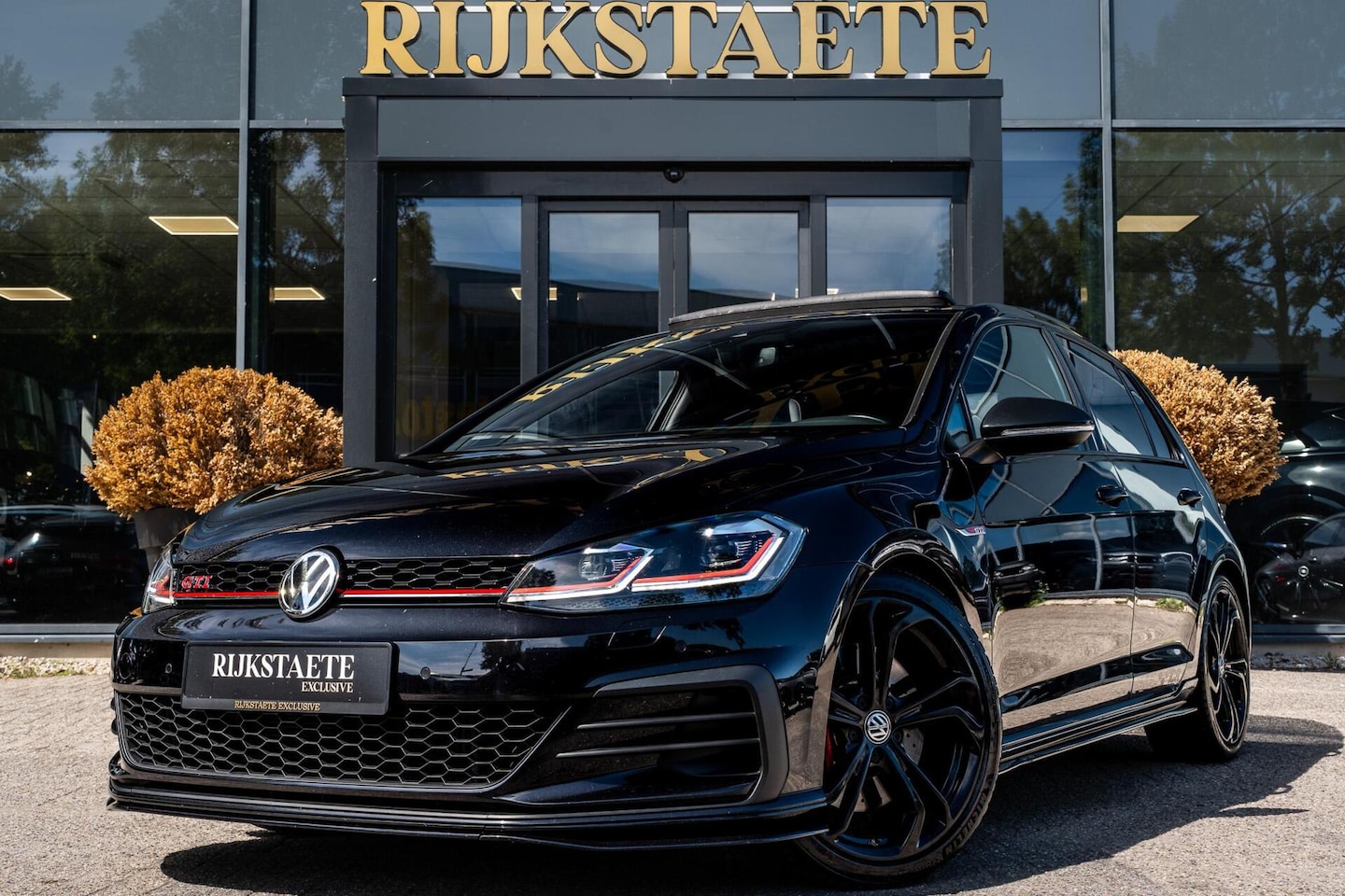 Volkswagen Golf - 2.0 TSI GTI TCR|PANO|ACC|19''|CAMERA|LEDER - AutoWereld.nl