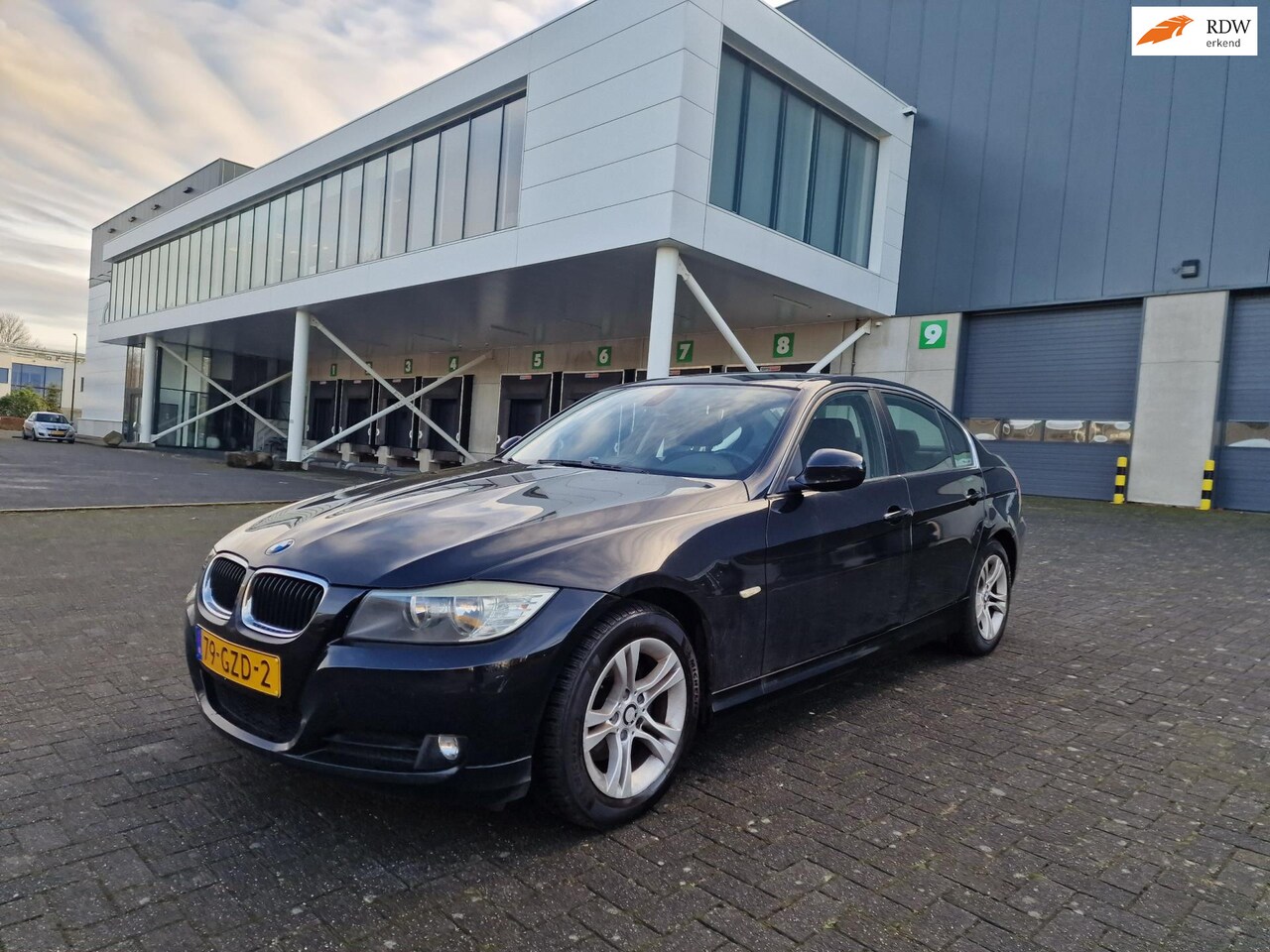 BMW 3-serie - 318i Business Line NAVI PSENSOR CRUISE - AutoWereld.nl