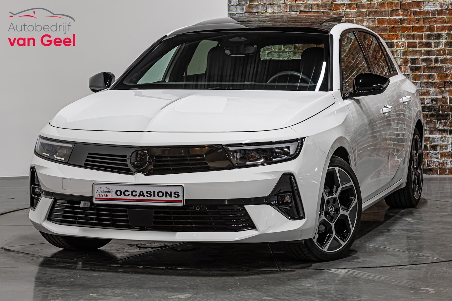 Opel Astra - 1.2 Elegance I Elektrisch schuif/kantel dak I Rondom camera I Stuur&stoel verwarming - AutoWereld.nl