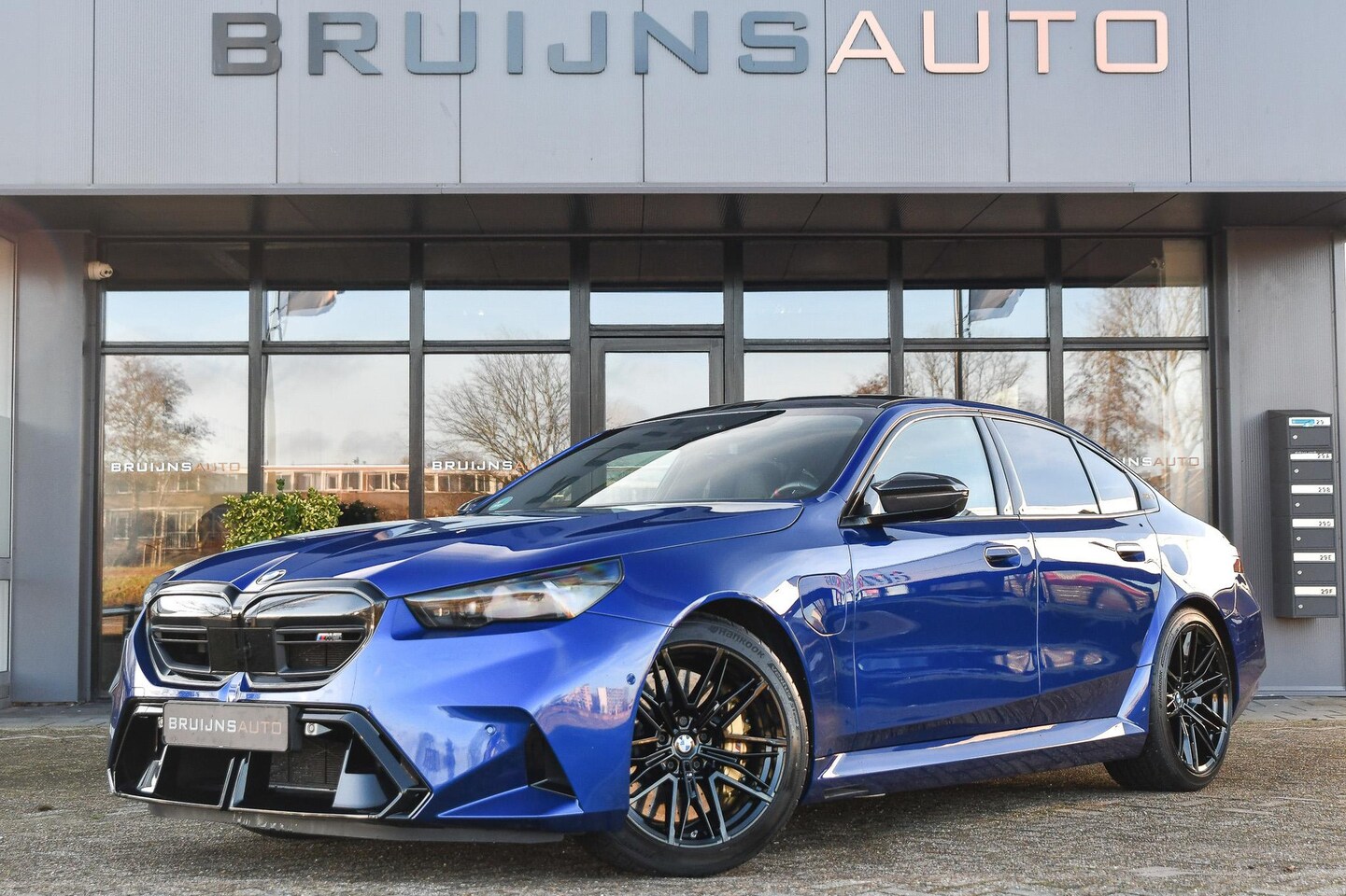 BMW M5 - Sedan M5 Marina-bay-bla|Carbon Exterieur|Keramisch|BTW| - AutoWereld.nl