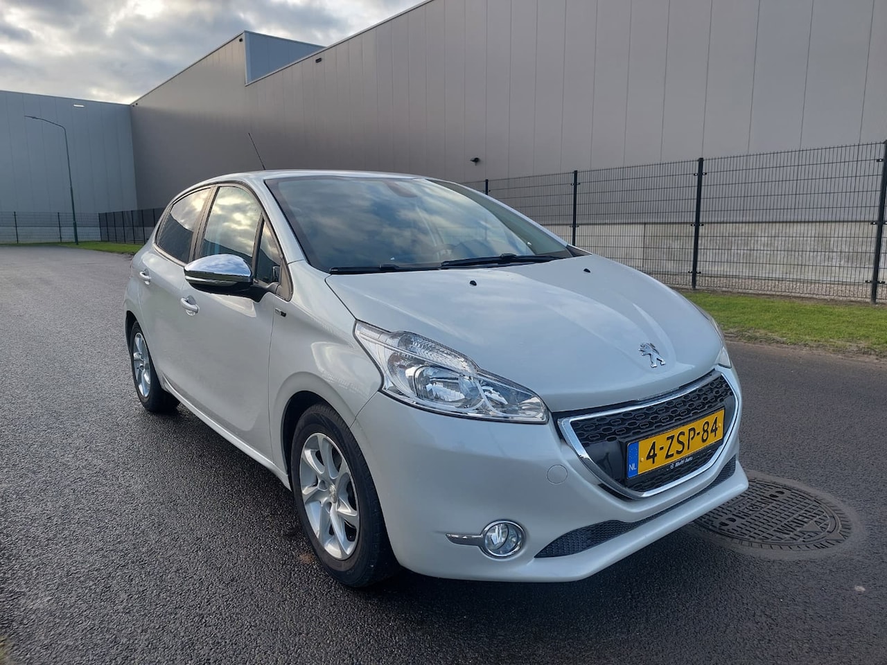 Peugeot 208 - 1.2 Vti Style 82PK 5D 2015 lage km stand - AutoWereld.nl