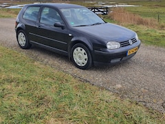 Volkswagen Golf - 2.0 Trendline