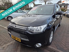 Mitsubishi Outlander - 2.0 PHEV Business Edition NETTE AUTO RIJDT EN SCHAKELT GOED