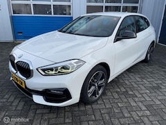 BMW 1-serie - 118i Executive Automaat-Sp.interieur-17''-Navi