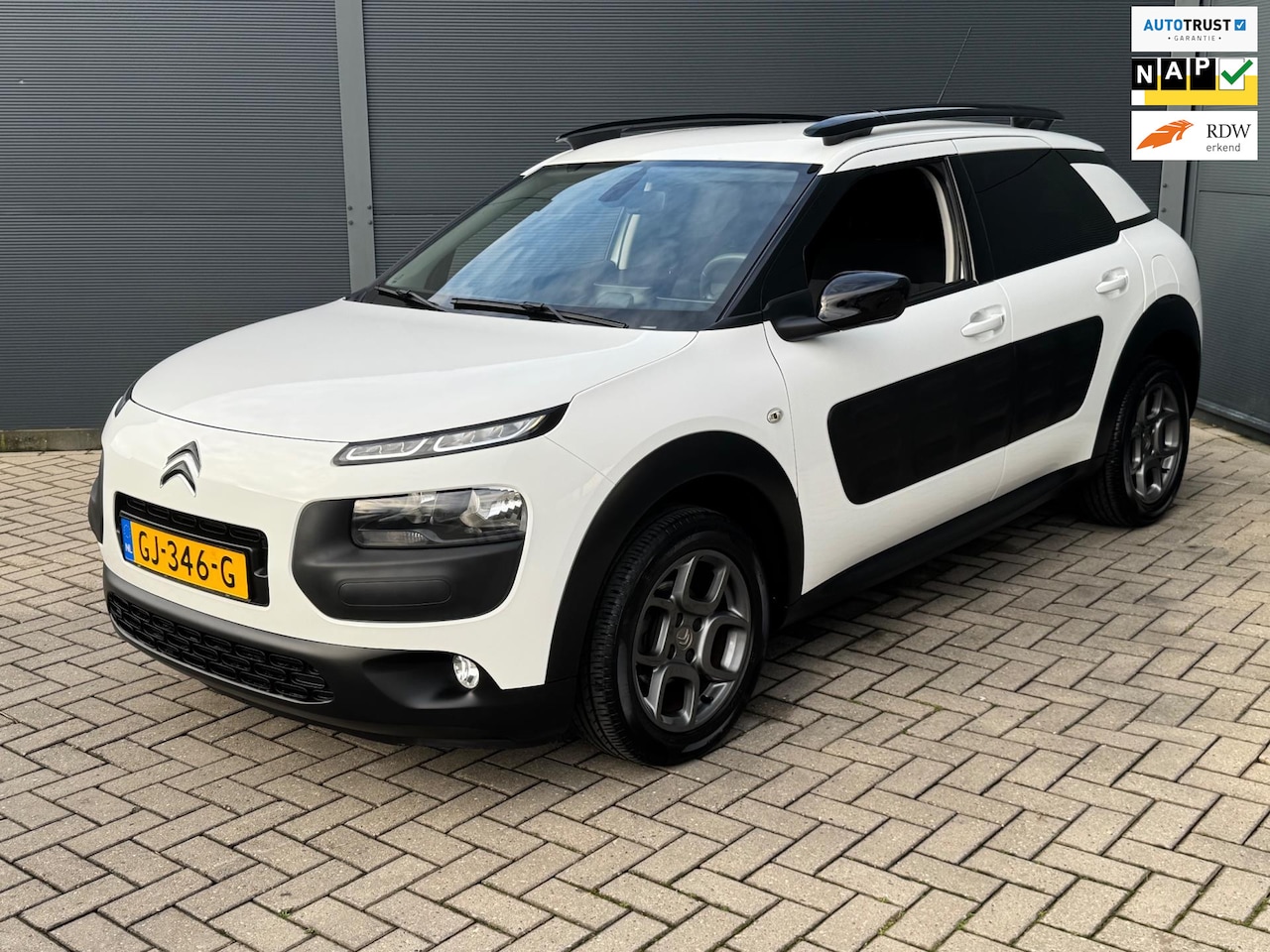 Citroën C4 Cactus - 1.2 e-VTi Shine Automaat / Camera / Trekhaak / Nap - AutoWereld.nl