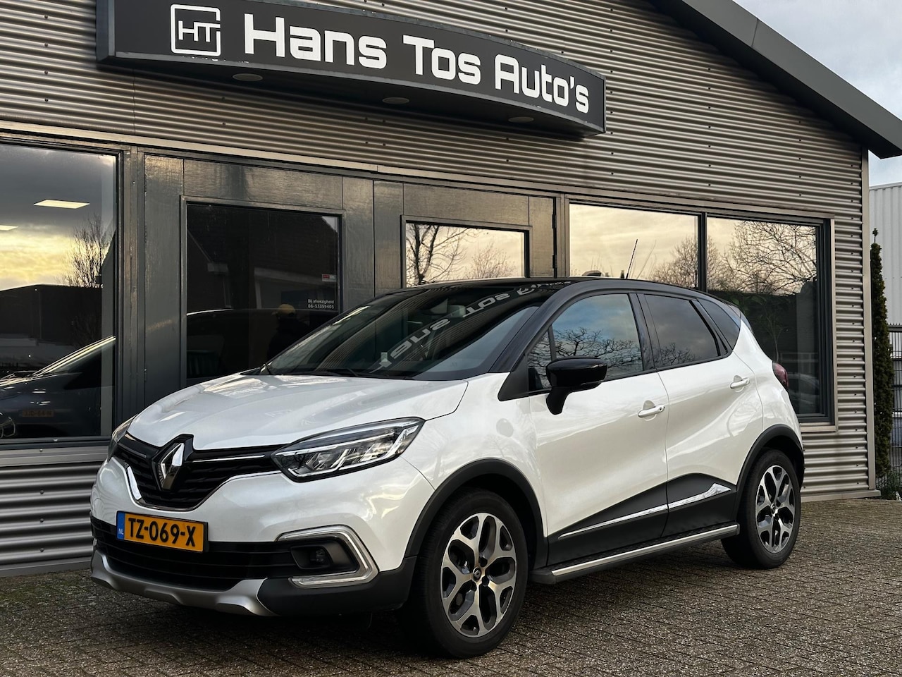 Renault Captur - 0.9 TCe Intens Bi-Color / Panoramadak / Navigatie / Clima - AutoWereld.nl