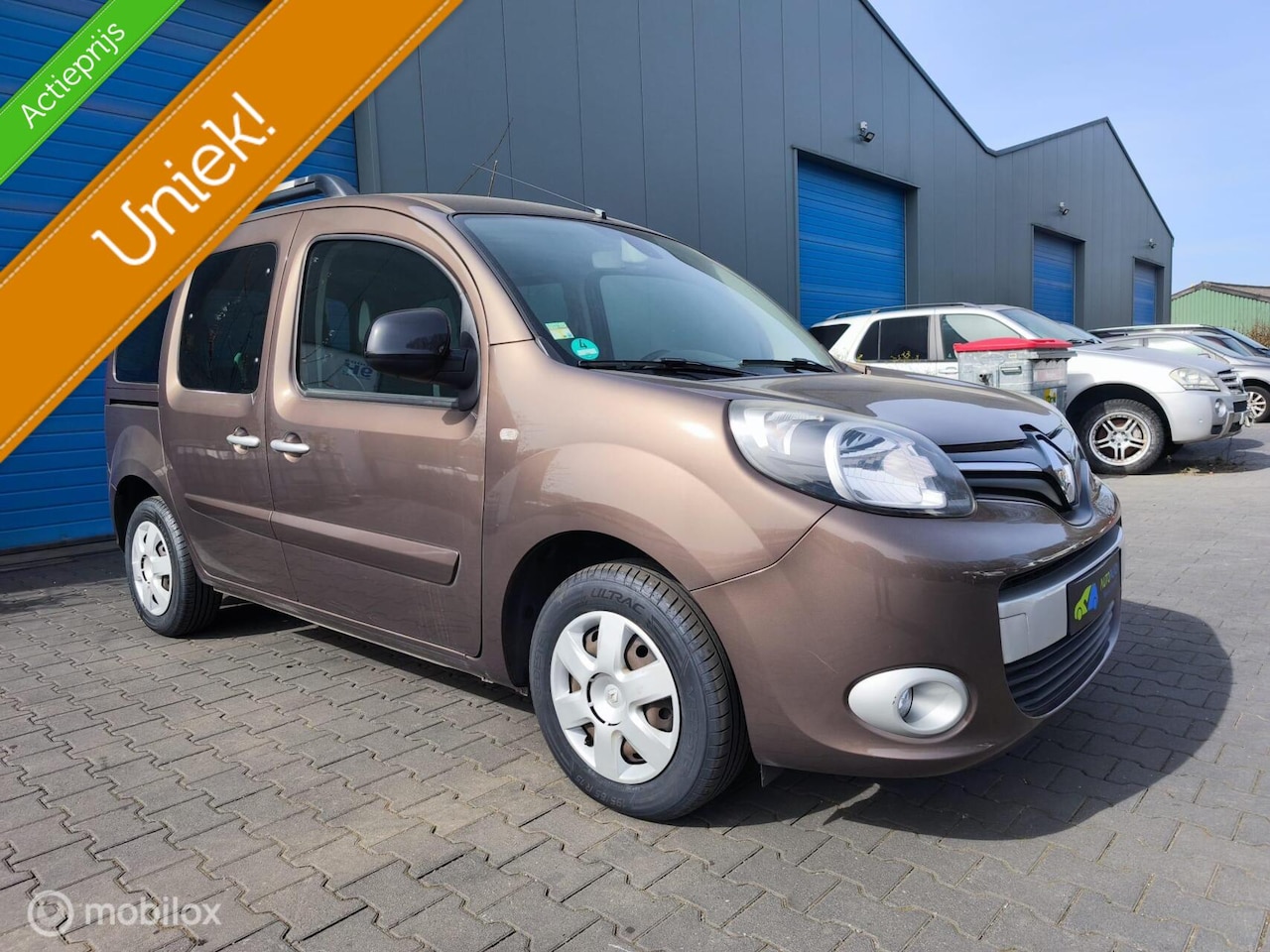 Renault Kangoo Family - 1.2 TCe / AANGEPAST VOERTUIG - AutoWereld.nl