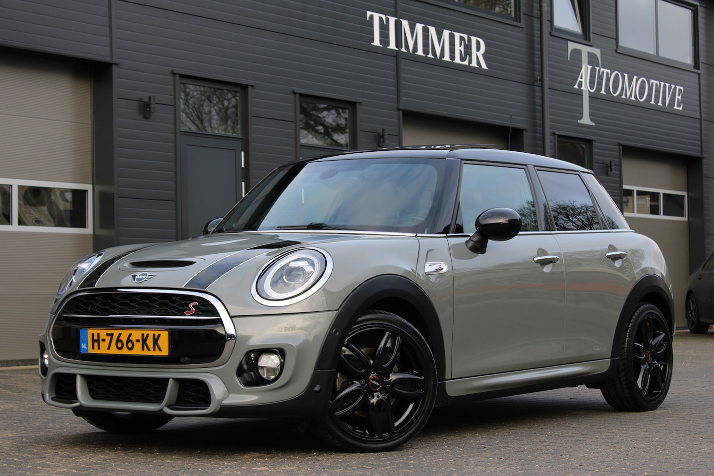MINI Cooper S - Mini 2.0 Works pakket 60 Years Edition 5 drs - Panoramadak - Vol leder - Works pakket - Ha - AutoWereld.nl