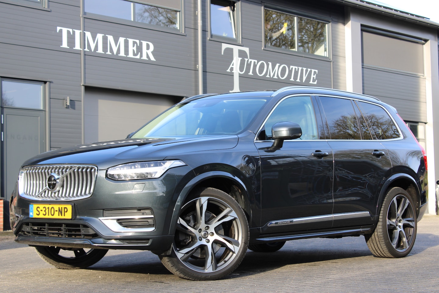 Volvo XC90 - 2.0 T8 Twin Engine AWD 7 persoons - 22 Inch - Luchtvering - Panoramadak - Comfortzetels - - AutoWereld.nl