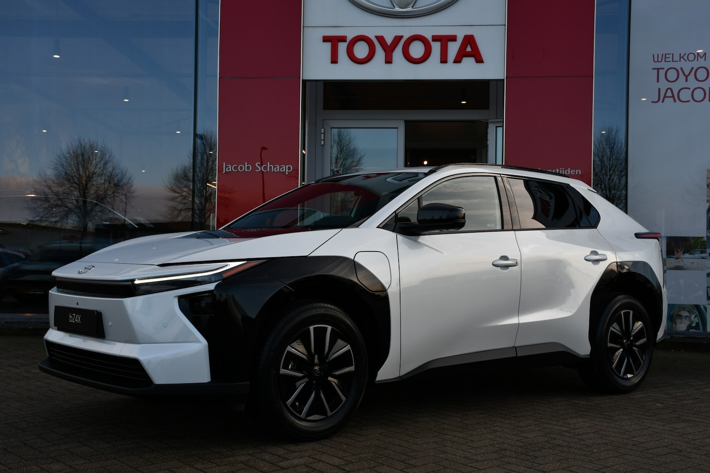 Toyota bZ4X - Dynamic AWD 73 kWh 343pk | NIEUW | Snel leverbaar | Vierwielaangedreven | Max. aanhanggewi - AutoWereld.nl