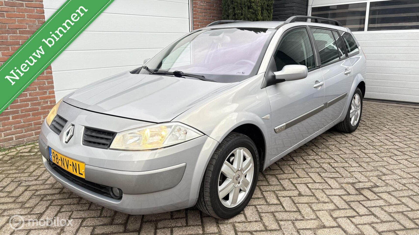 Renault Mégane Grand Tour - 2.0-16V Authentique Comfort 2.0-16V Authentique Comfort - AutoWereld.nl