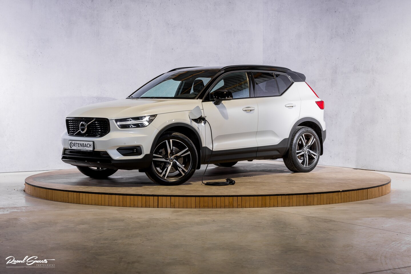 Volvo XC40 - 1.5 T5 Recharge R-Design | Zwenkbare trekhaak | Adaptieve cruise | Blis | Metallic | - AutoWereld.nl