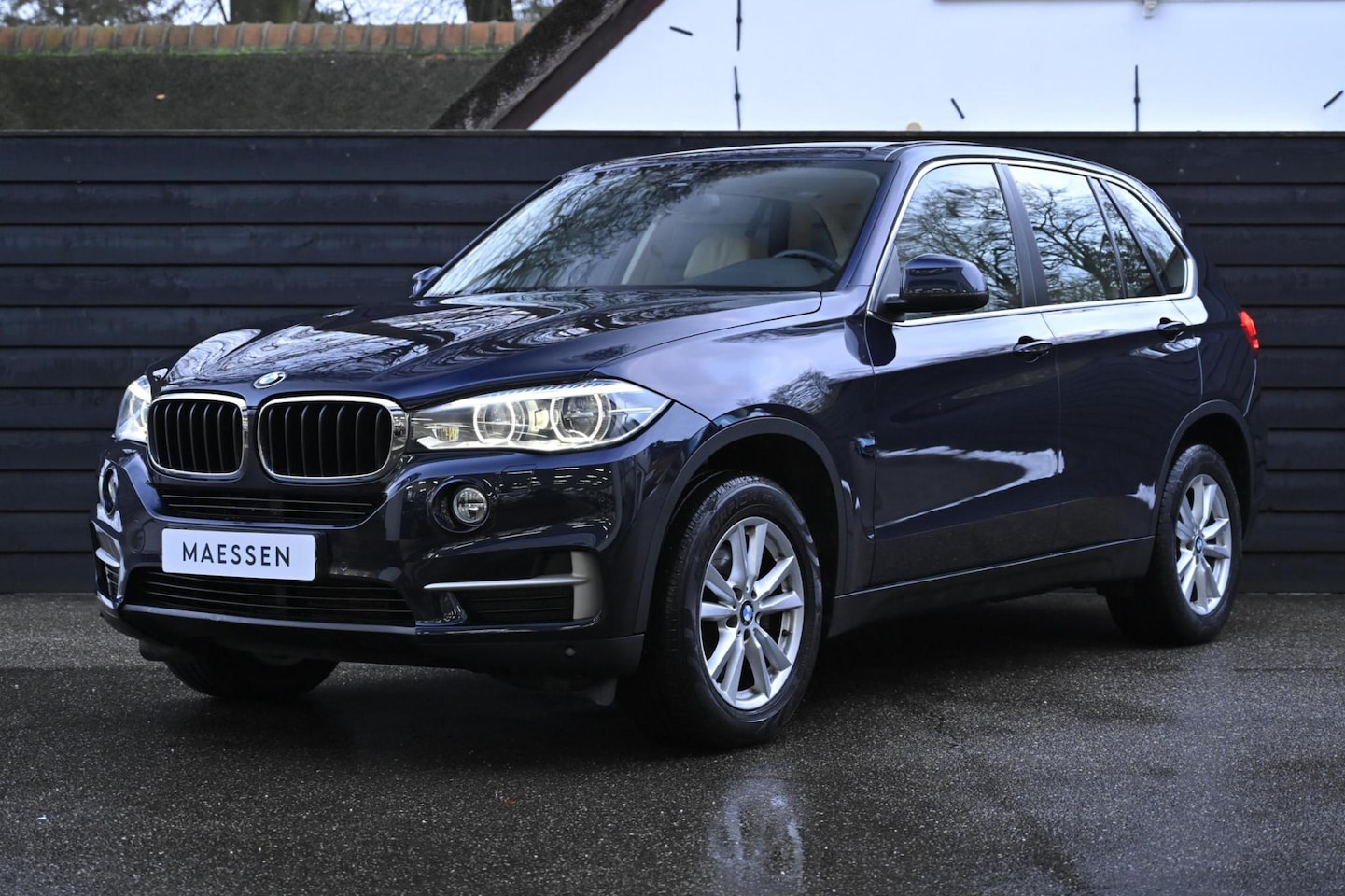 BMW X5 - xDrive35i High Executive /Leder/H&K audio/NL auto - AutoWereld.nl