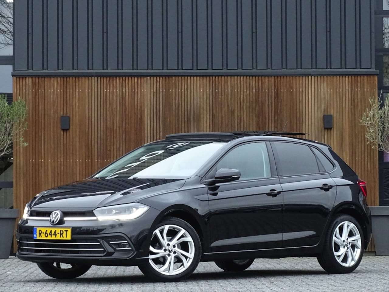 Volkswagen Polo - 1.0 TSI 95PK DSG automaat / R-Line / RNS / IQ-Light - AutoWereld.nl