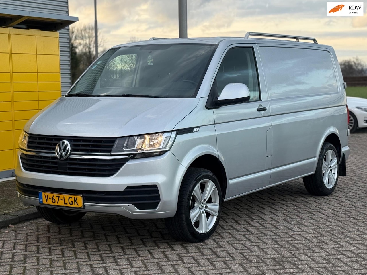 Volkswagen Transporter - 2.0 TDI L1H1 150PK Bj 2019 Automaat Highline Navi Leer PDC - AutoWereld.nl
