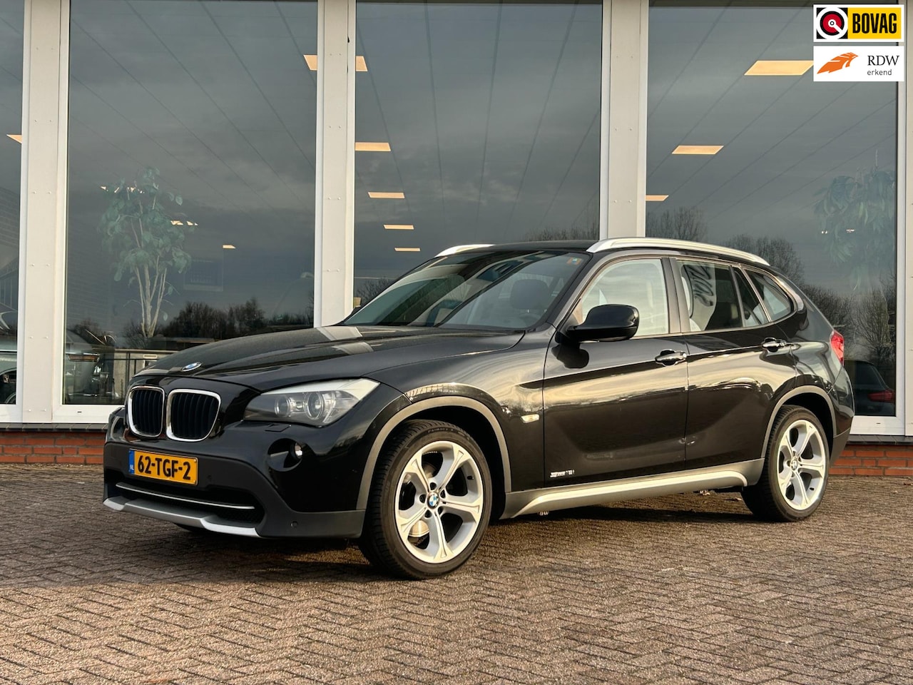 BMW X1 - SDrive18i Executive - Leder - Navi - Clima - PDC - AutoWereld.nl
