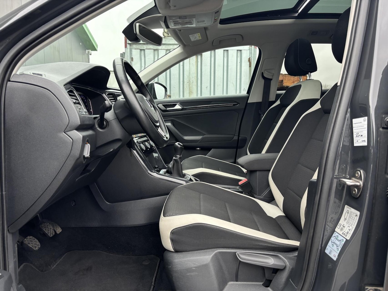 Volkswagen T-Roc - 1.5 TSI Sport Airco/ Adaptieve Cruise Control/ Elektrisch Glazen Panorama-Dak/ Volledig Di