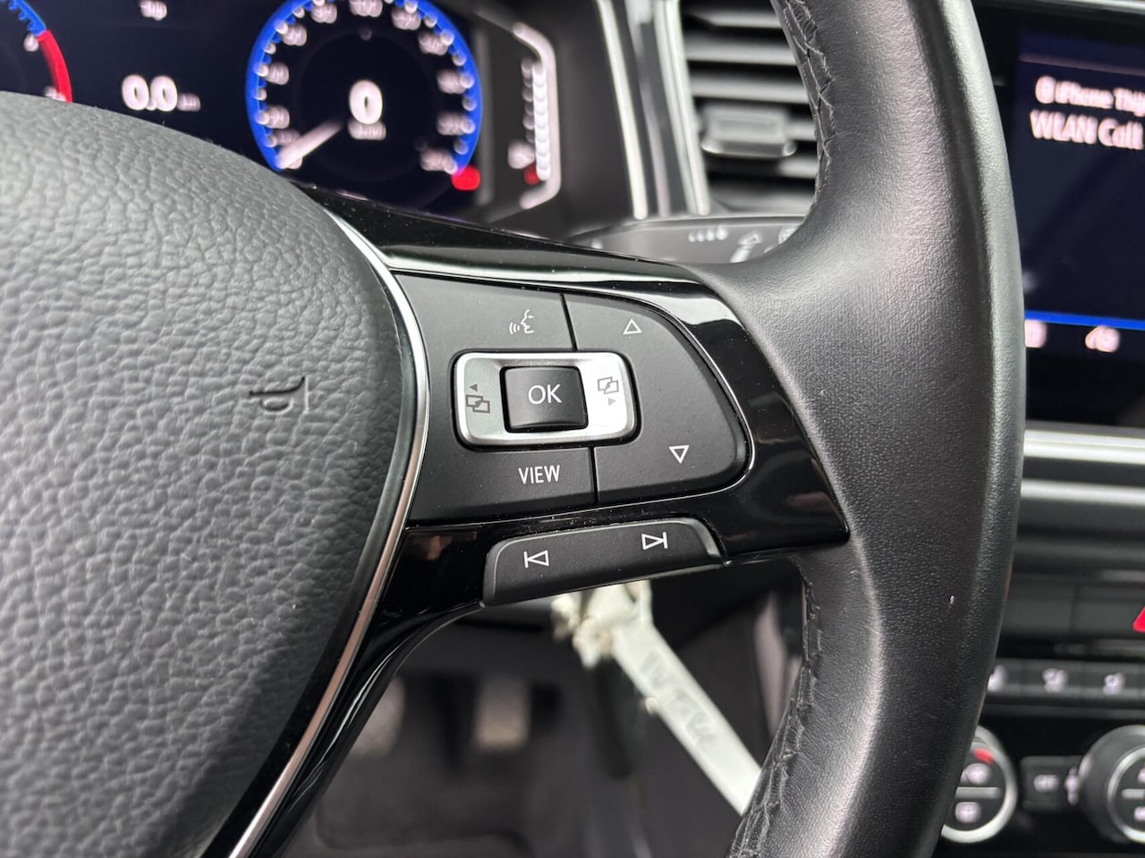 Volkswagen T-Roc - 1.5 TSI Sport Airco/ Adaptieve Cruise Control/ Elektrisch Glazen Panorama-Dak/ Volledig Di