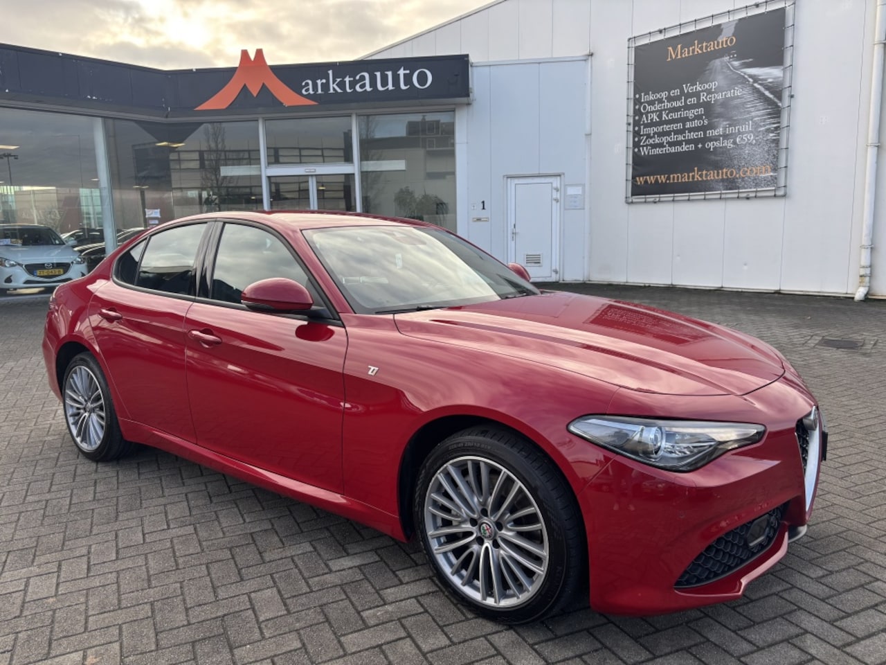 Alfa Romeo Giulia - 2.0 T Veloce Ti AWD Carplay Camera Keyless Adaptive Cruise - AutoWereld.nl