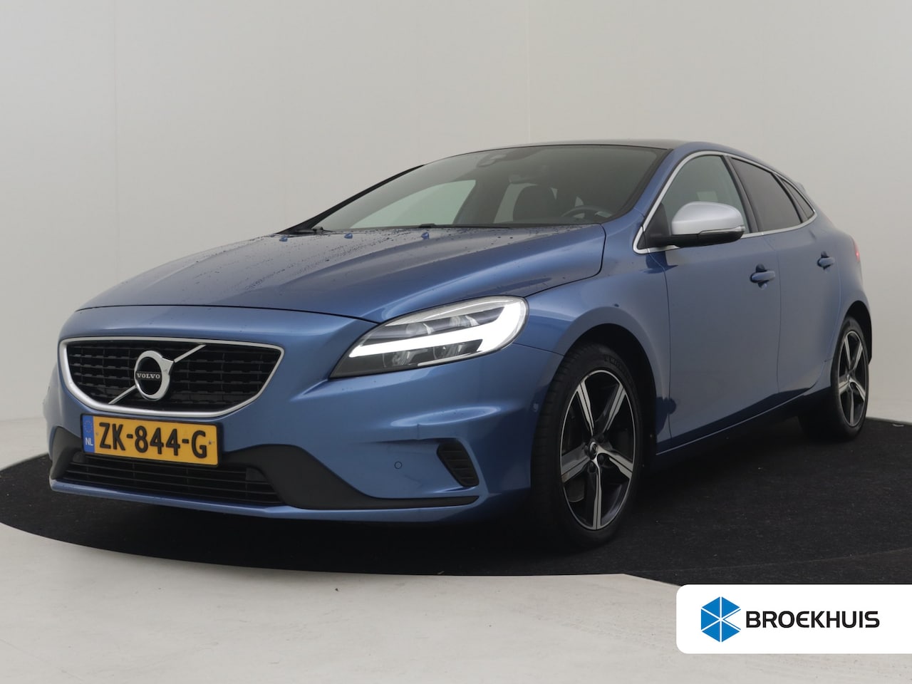 Volvo V40 - 1.5 T3 Polar+ Sport 152pk AUTO | Trekhaak | Harman/kardon audio | Panoramadak | Park assis - AutoWereld.nl