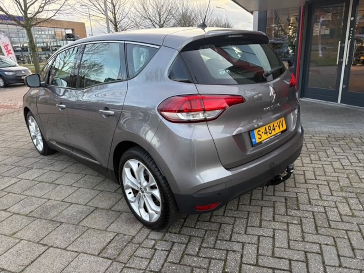 Renault Scénic - 1.2 TCe Zen | Navi | Cruise | Trekhaak | 43.821 km Dealeronderhouden - AutoWereld.nl
