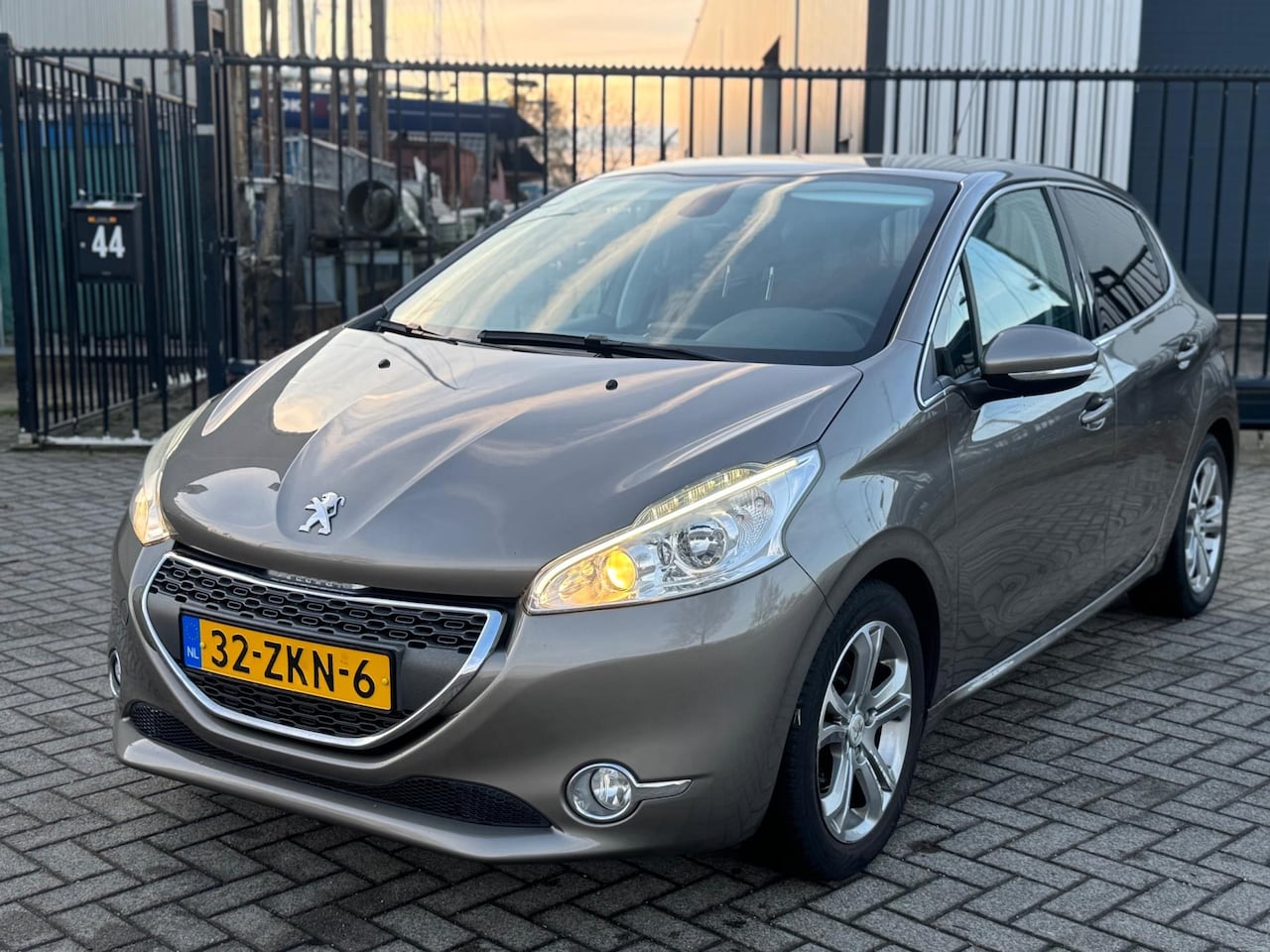 Peugeot 208 - 1.6 VTi Allure Clima Navi Div Opties - AutoWereld.nl