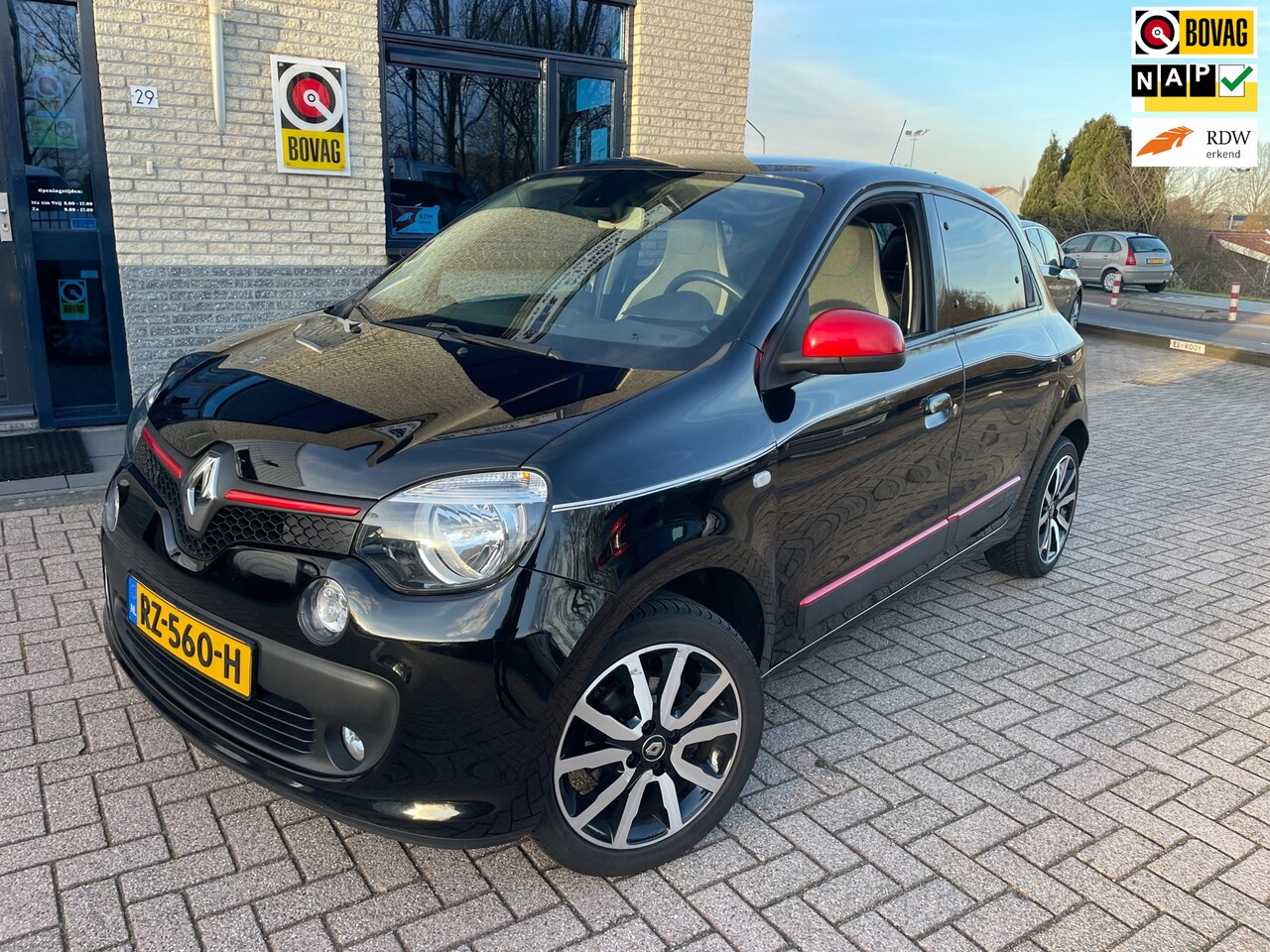 Renault Twingo - 1.0 SCe Intens- NL auto- NAP- PDC - AutoWereld.nl