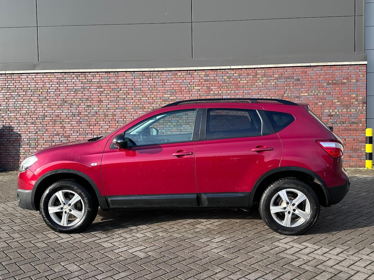 Nissan Qashqai - 2.0 Connect Edition Automaat*Achteruit camera*Navigatie*Pano*Cruise*Clima*LM velgen*Trekha - AutoWereld.nl