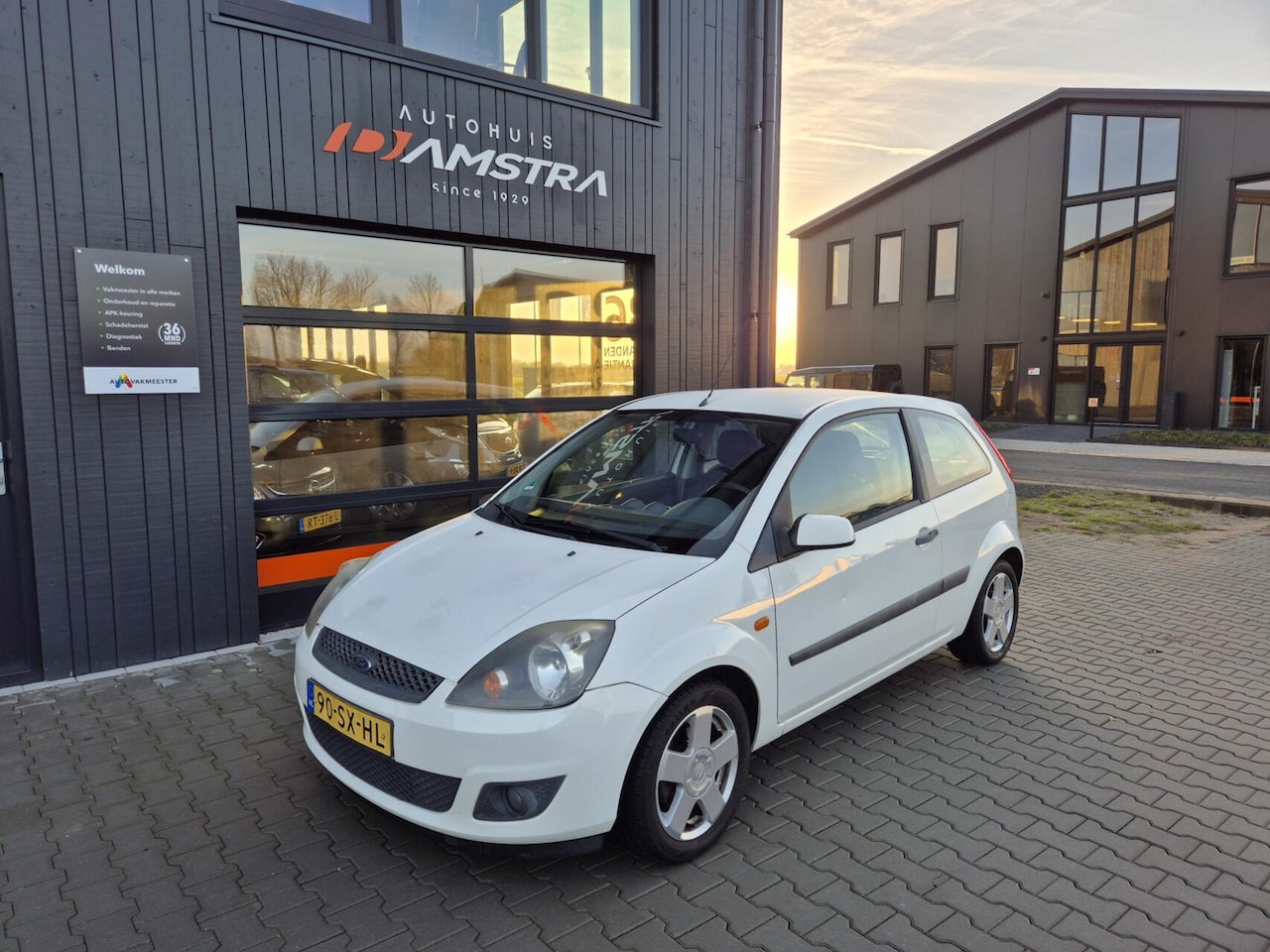 Ford Fiesta - 1.4-16V Futura|Airco|Stuurbekrachtiging|Lichtmetalen velgen| - AutoWereld.nl