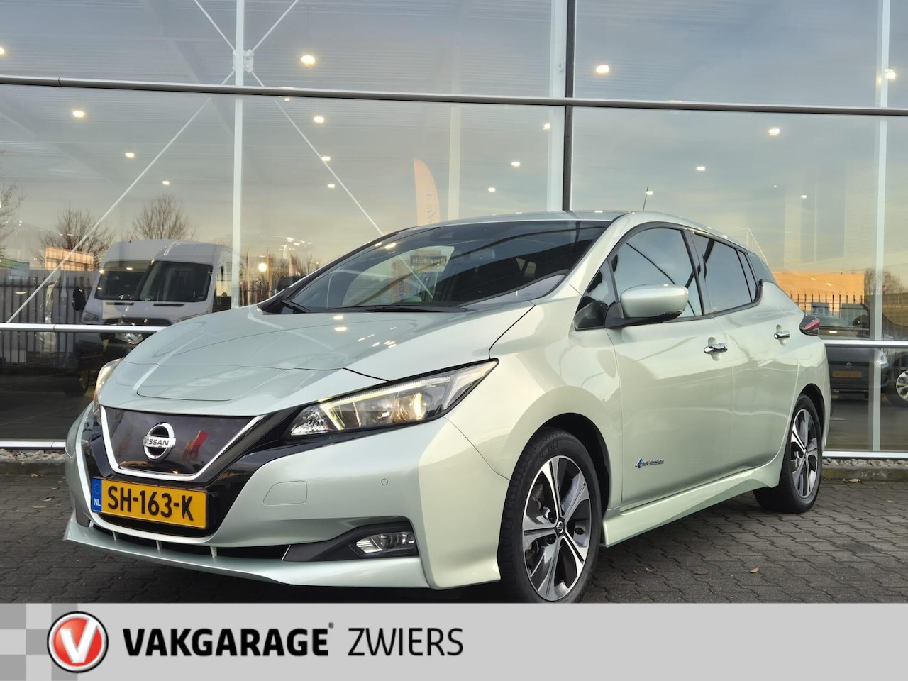 Nissan LEAF - Zero 40 kWh 360graden camera, PDC, SOH 85.8%! - AutoWereld.nl