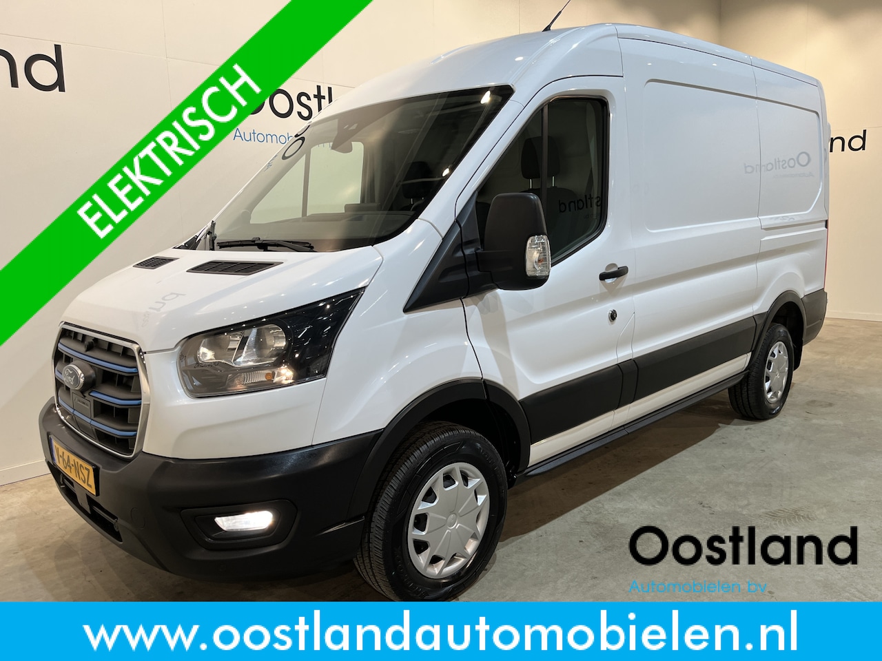 Ford E-Transit - 350 L2H2 Trend 68 kWh / 100% Elektrisch !! / Airco / Cruise Control / CarPlay / Camera / N - AutoWereld.nl