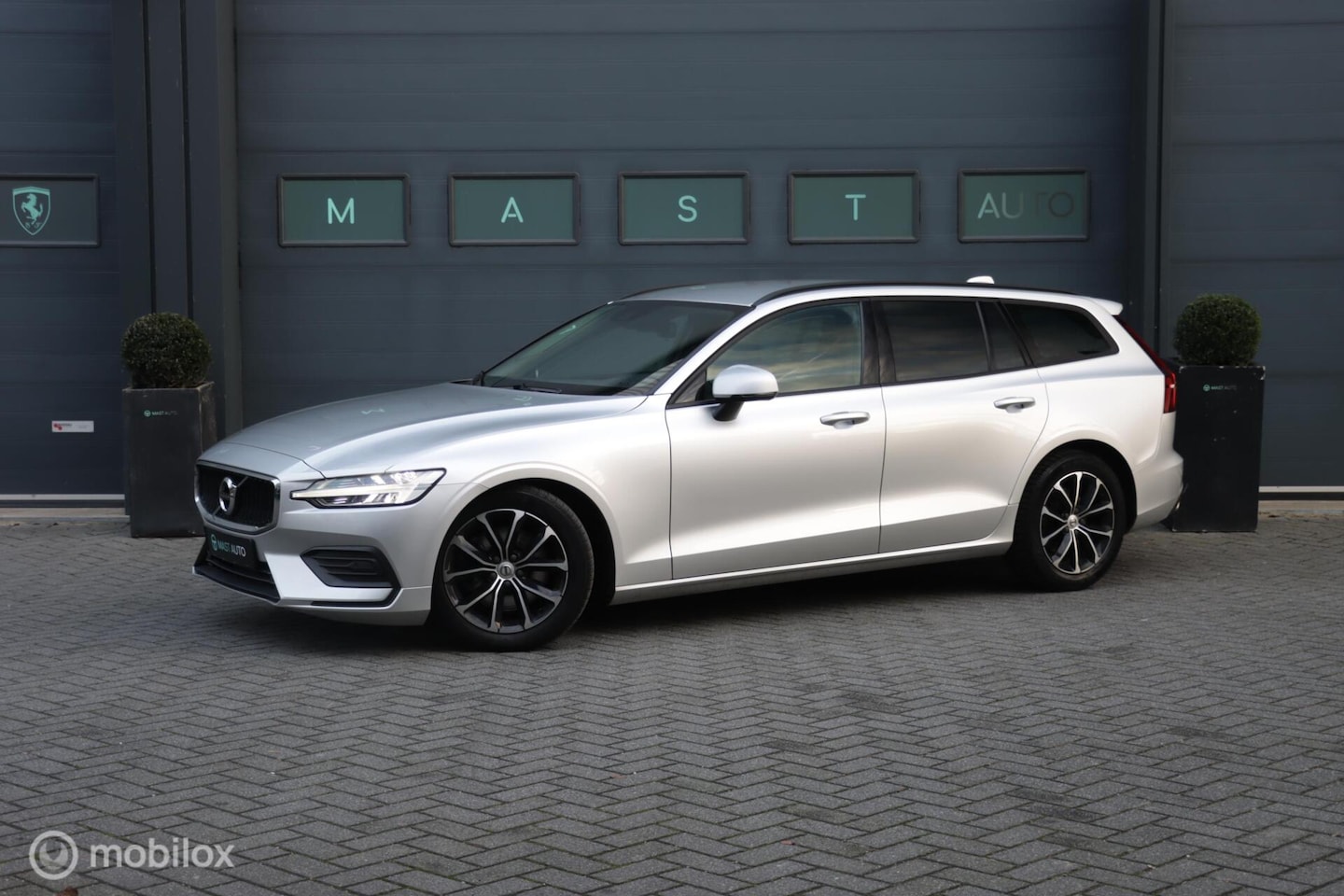 Volvo V60 - 2.0 B3 Business Pro|Apple Carplay|Camera|LED - AutoWereld.nl