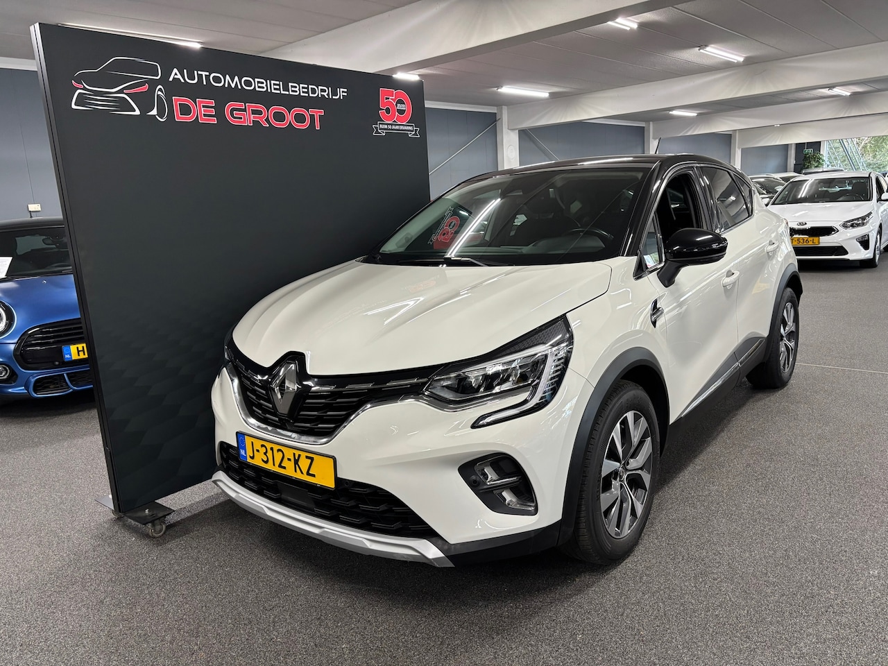 Renault Captur - 1.0 TCe 100 Intens met Climat & Cruise Control, Navigatie, Apple/Android Carplay, Achterui - AutoWereld.nl