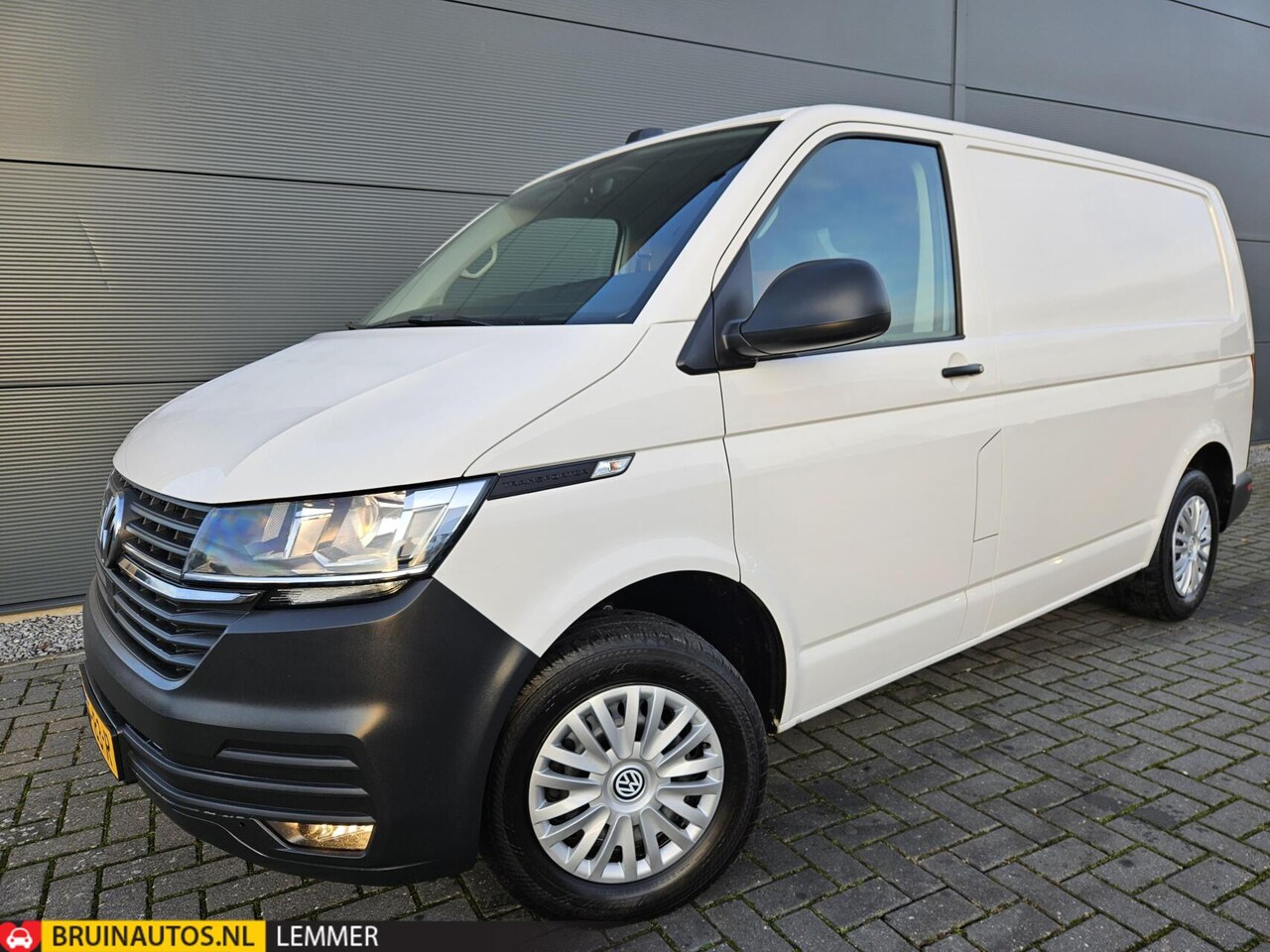 Volkswagen Transporter - 2.0 TDI L1H1 navi Nieuwstaat 150 PK - AutoWereld.nl
