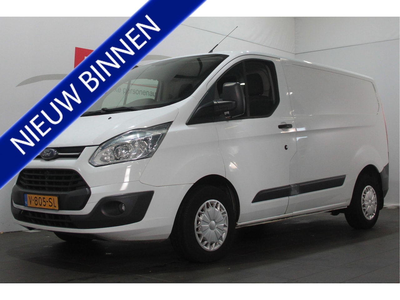 Ford Transit Custom - 270 2.2 TDCI L1H1 Ambiente - Bluetooth / Cruise / Trekhaak - AutoWereld.nl