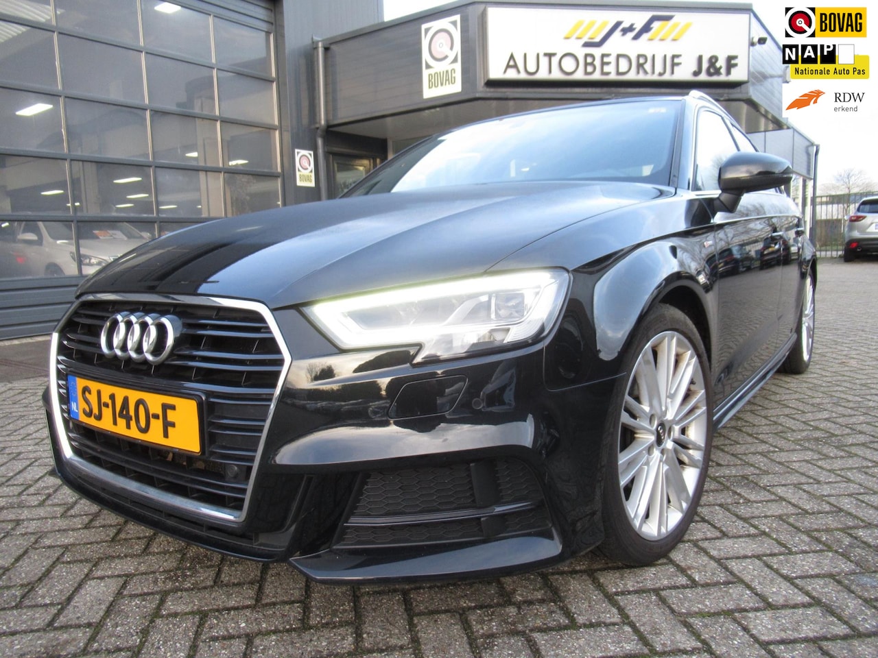 Audi A3 Sportback - 1.5 TFSI CoD Sport S Line Edition / 1e EIG / AUT / NAV / Stoelverwarming - AutoWereld.nl