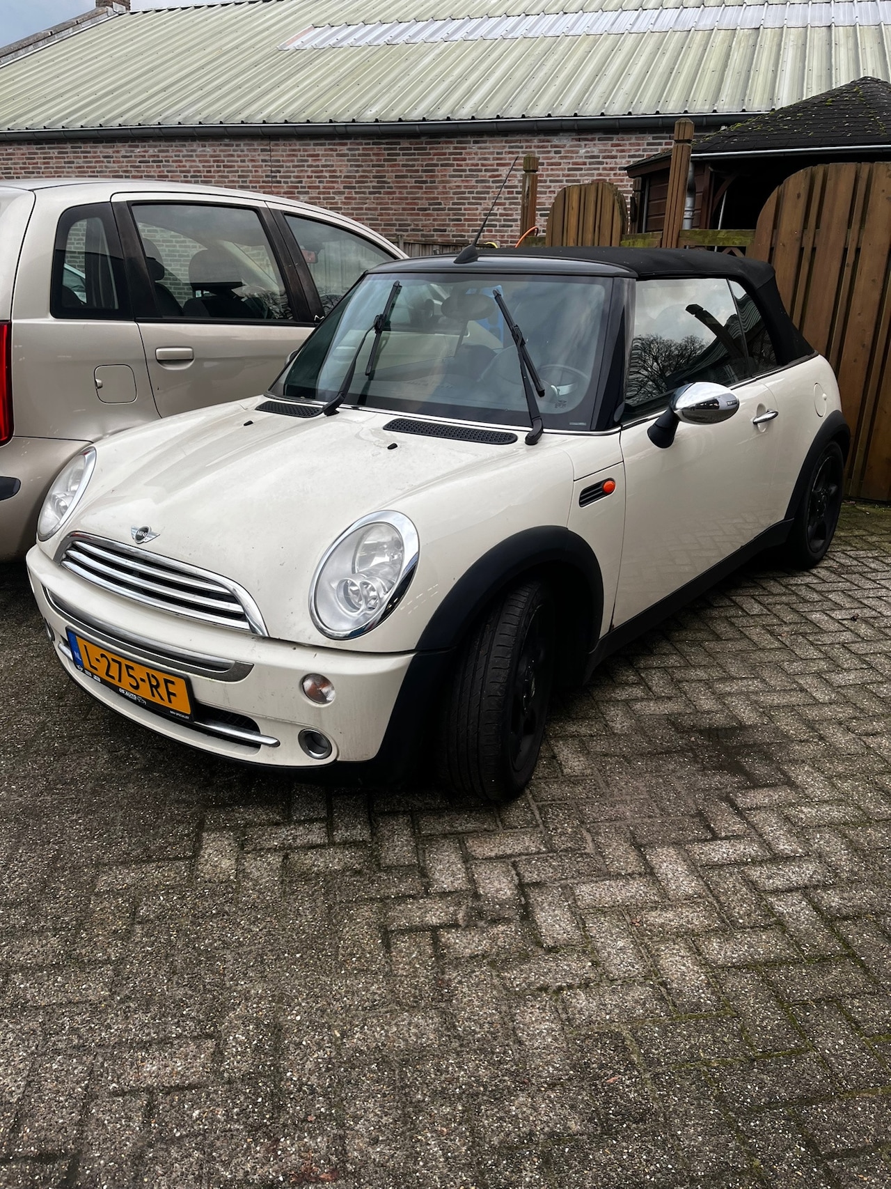 MINI Cabrio - Mini 1.6 PEPPER MOTOR DEFECT 1950 EURO - AutoWereld.nl